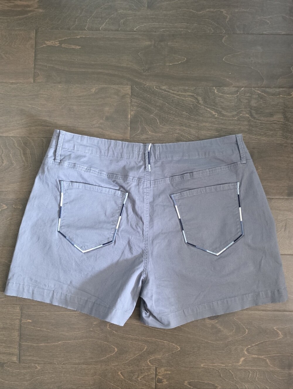 DRIFTWOOD Light Gray Women's Bermuda Shorts with Contrast Pocket Trim